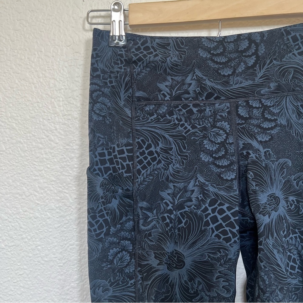 Lululemon- Speed Up Crop 21’ in Nouveau Mach Blue Black- 4 - Picture 6 of 8